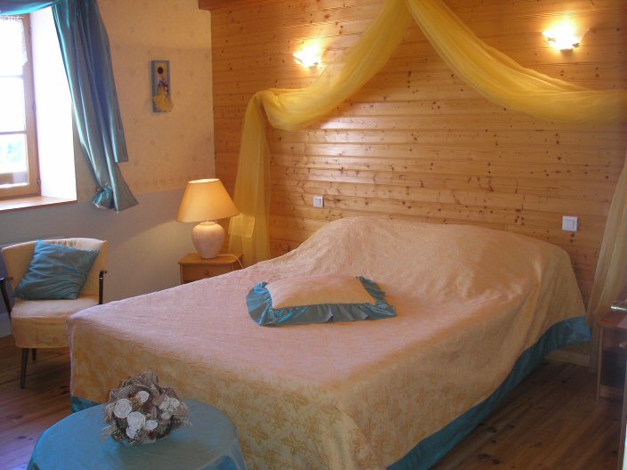 http://chambre.myrtille.chez-alice.fr/Photos/chambres%20d%20hotes%20chambre%20Nuptiale.jpg